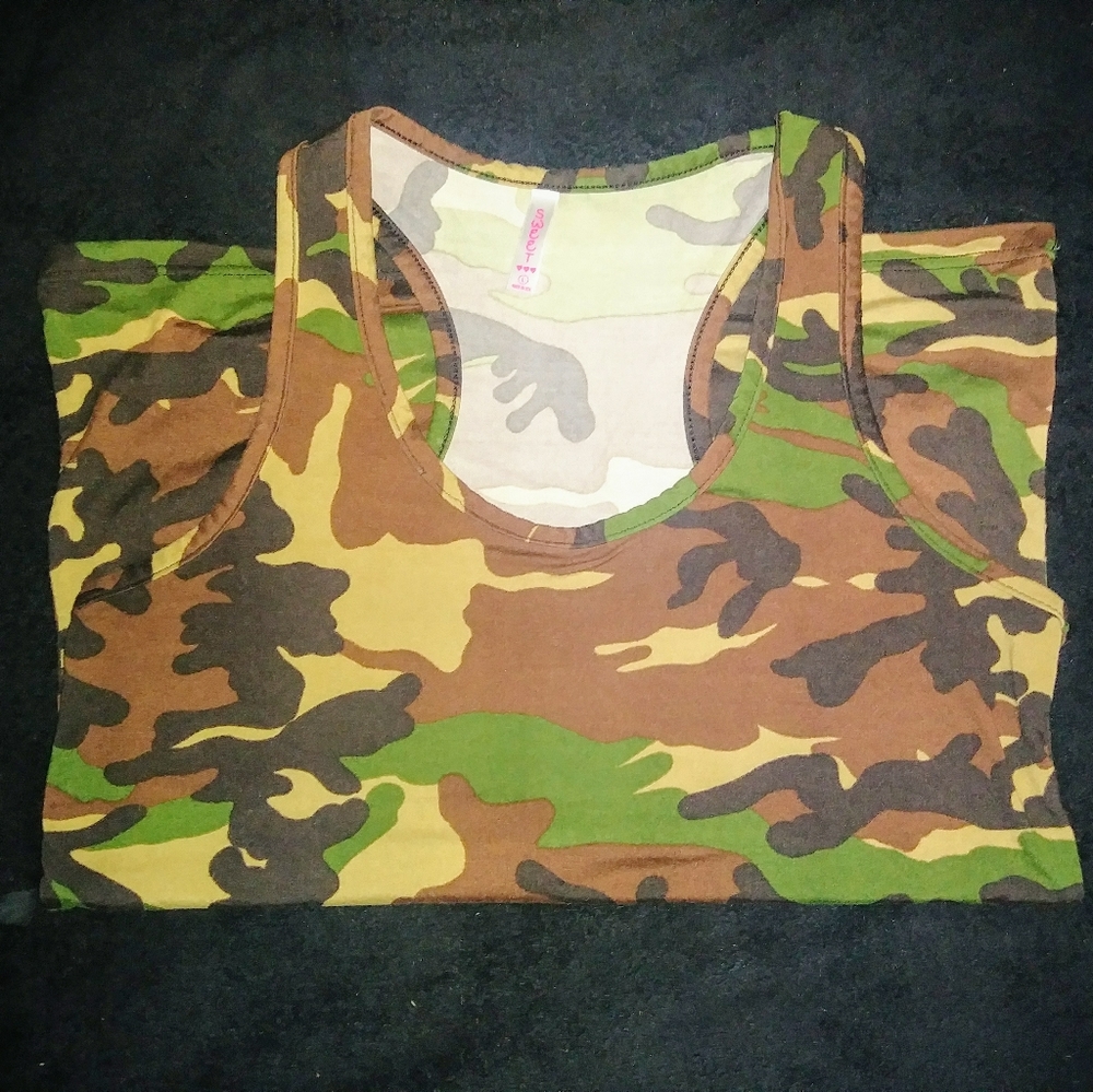 Camo tank